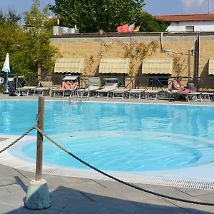 https://camping-village-torre-pendente.it-tuscanyhotel.com